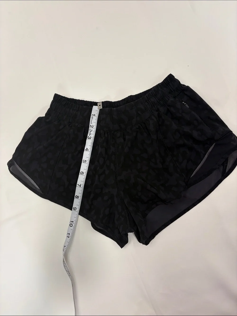 LULULEMON ATHLETICA BLACK MICRO-PRINT ATHLETIC SHORTS!